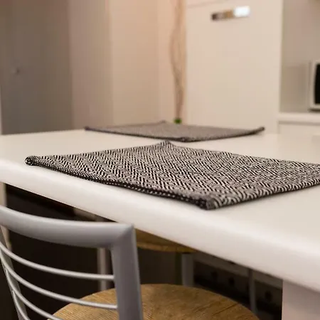 Bilocale Zona 200metri Da Stazione Apartamento