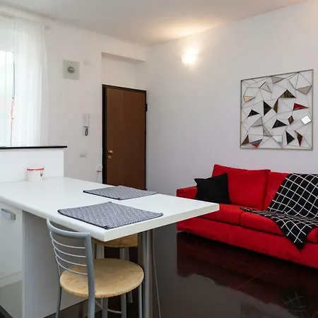 Appartement Bilocale Zona 200metri Da Stazione Milaan